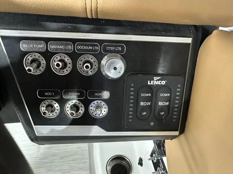 2023 Four Winns HD3 IO  M6.2L 300B