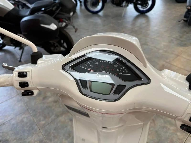 Vespa Sprint Sport 50 Justin Bieber 2023 alt