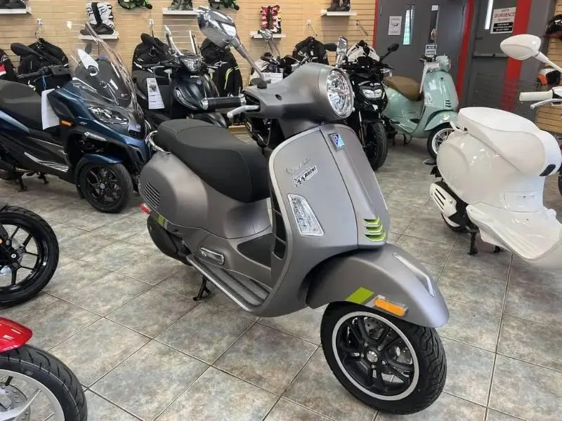 2023 Vespa GTS SUPERTECH 300 thumbnail 3