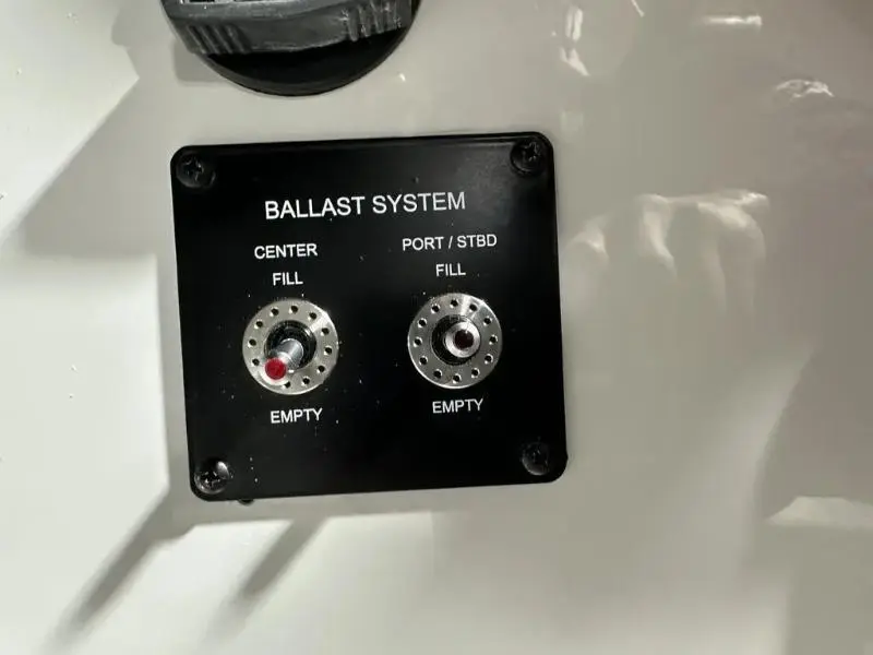 2023 Four Winns HD3 IO  M6.2L 300B