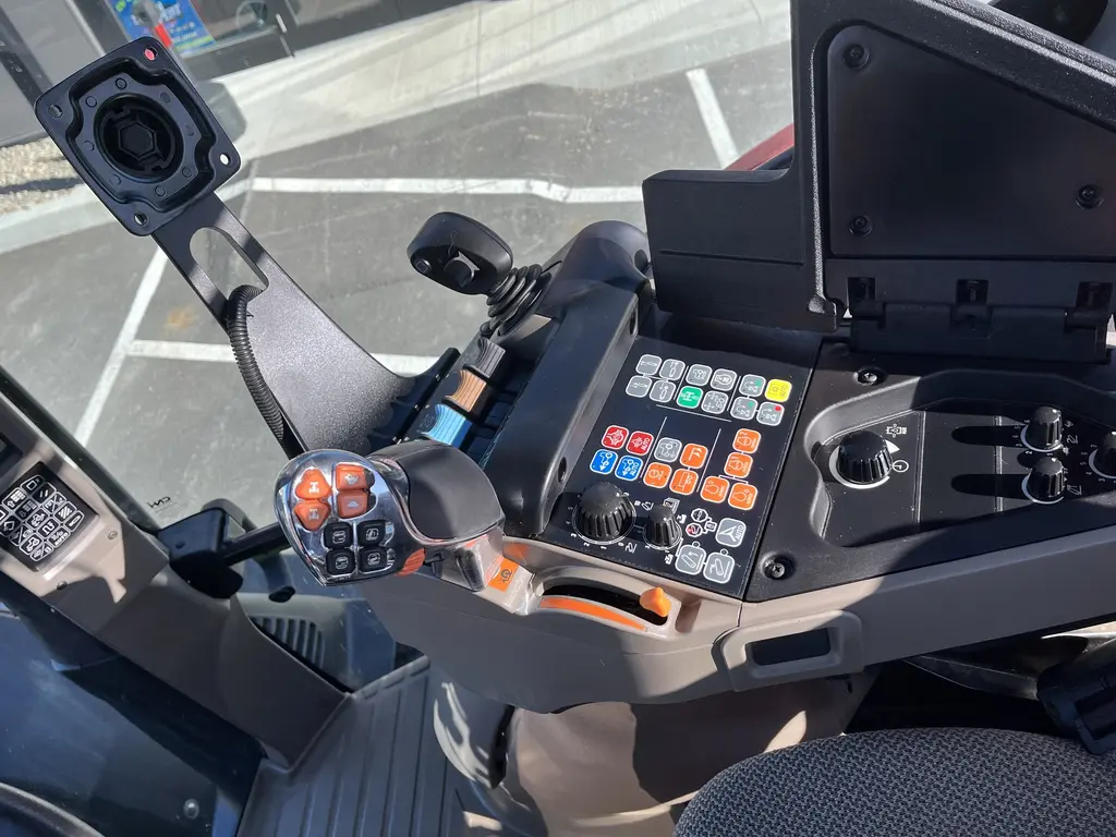 2022 Case IH Maxxum 115 A8