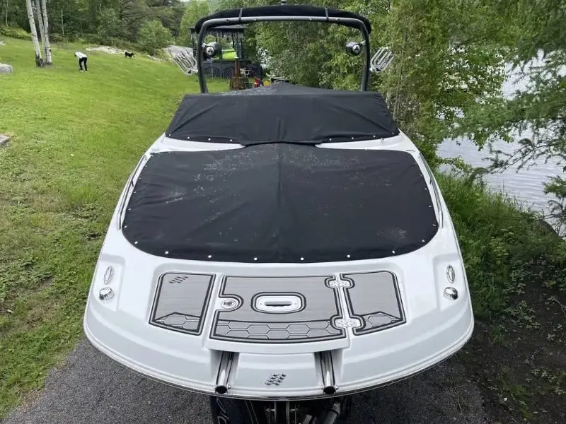 2023 Four Winns HD3 IO  M6.2L 300B