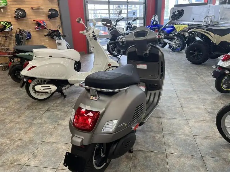 2023 Vespa GTS SUPERTECH 300 thumbnail 6