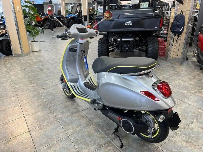 Vespa Vespa Elettrica 70km Giallo Lamp 2023 alt