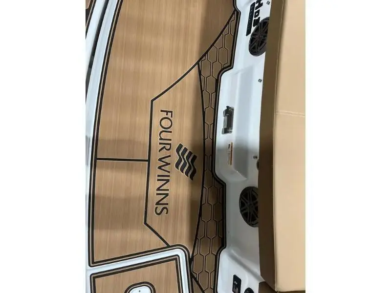 2023 Four Winns HD3 IO  M6.2L 300B