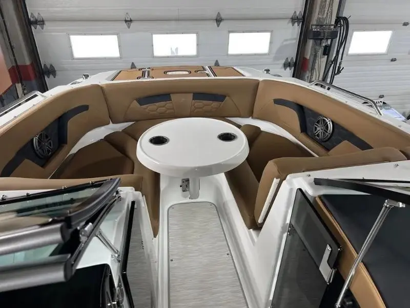 2023 Four Winns HD3 IO  M6.2L 300B