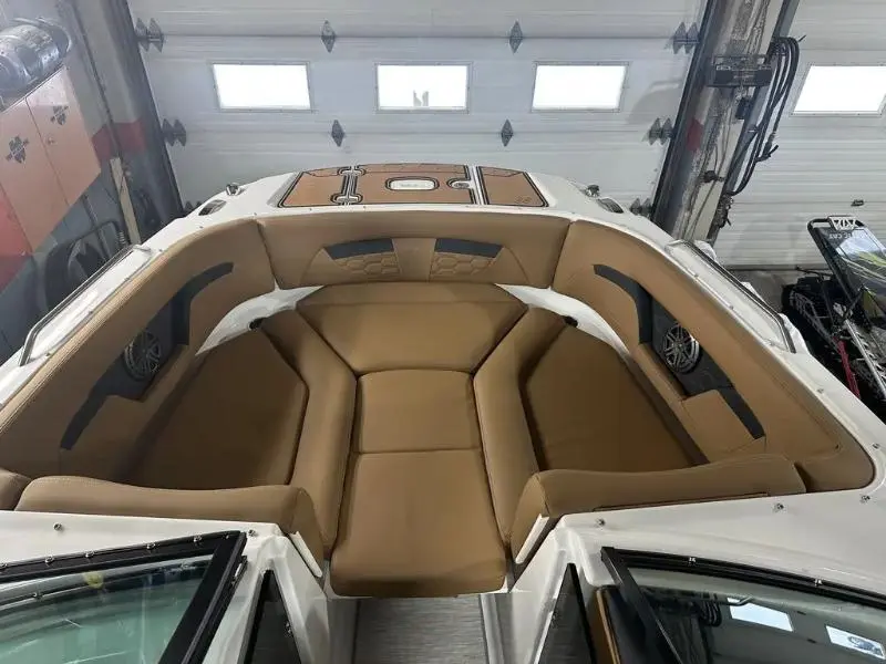 2023 Four Winns HD3 IO  M6.2L 300B