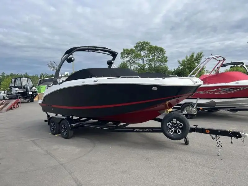 2023 Four Winns HD3 IO  M6.2L 300B