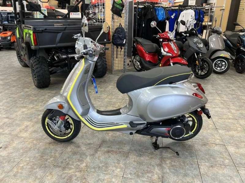 Vespa Vespa Elettrica 70km Giallo Lamp 2023 alt