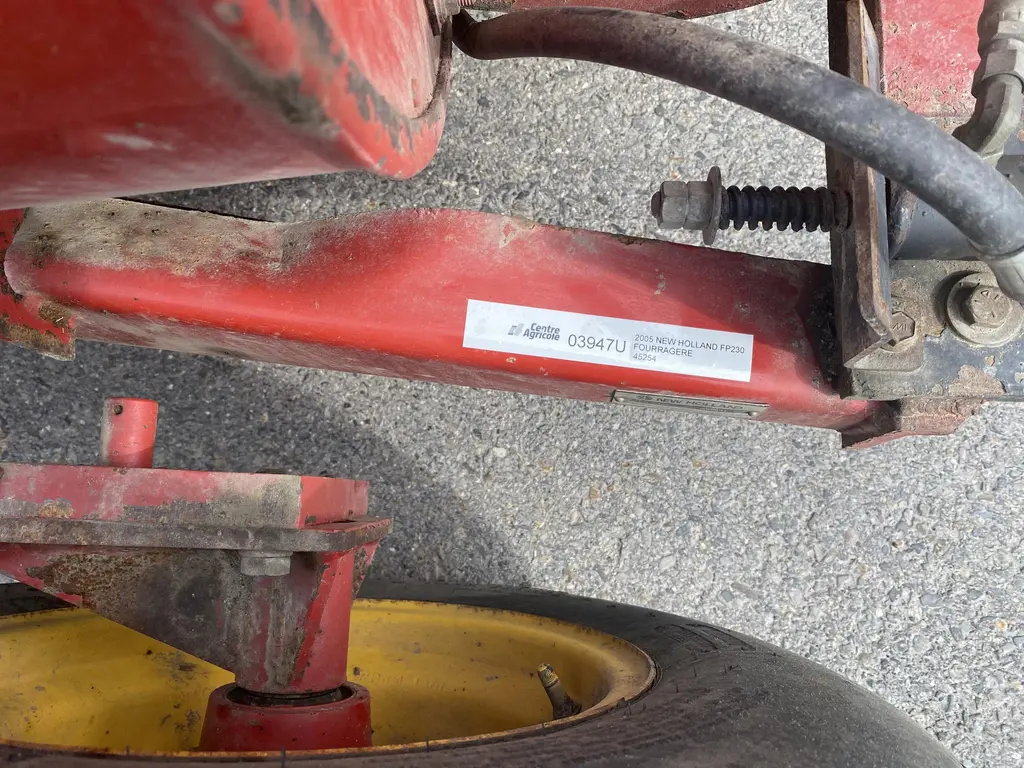 New Holland FP230 2005