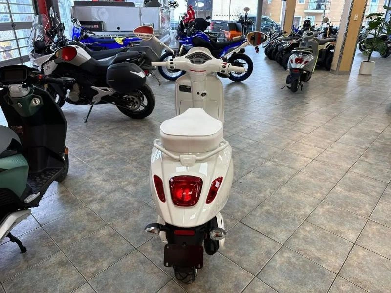Vespa Sprint Sport 50 Justin Bieber 2023 alt