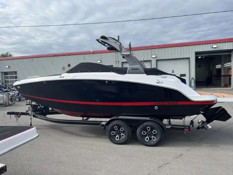 2023 Four Winns HD3 IO  M6.2L 300B