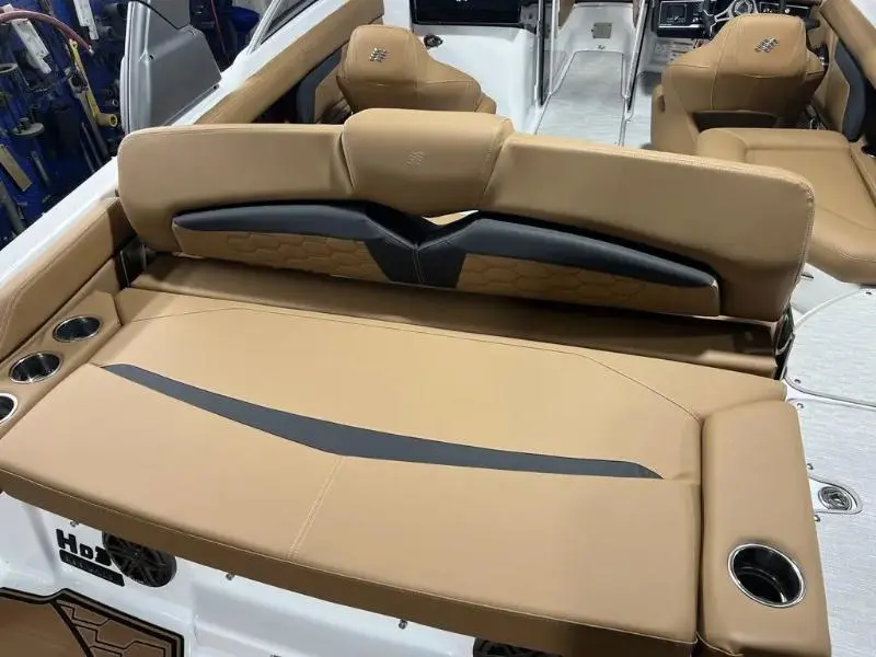 2023 Four Winns HD3 IO  M6.2L 300B