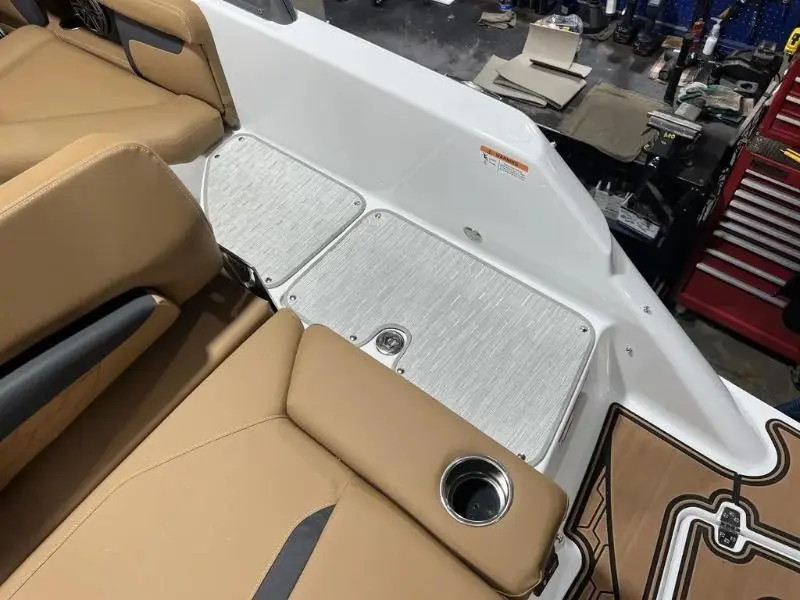 2023 Four Winns HD3 IO  M6.2L 300B