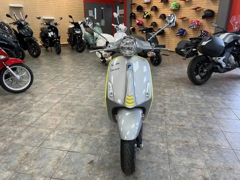 Vespa Vespa Elettrica 70km Giallo Lamp 2023 alt
