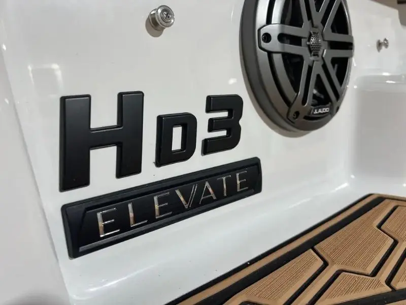 2023 Four Winns HD3 IO  M6.2L 300B