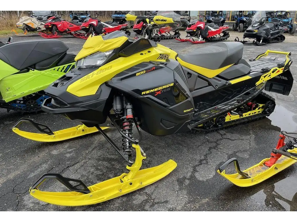 2022 Ski-Doo Renegade® X-RS® Rotax® 900 ACE™ Turbo R SS Ice Rip. XT 1.5 Yellow