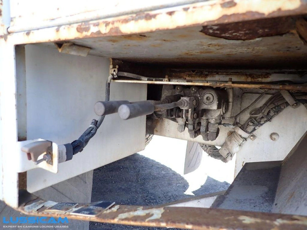 Freightliner M2106 2013