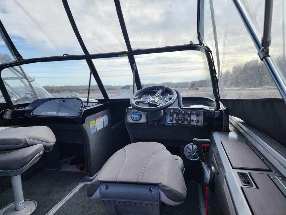 2023 Smoker-craft Ultima 172 alt