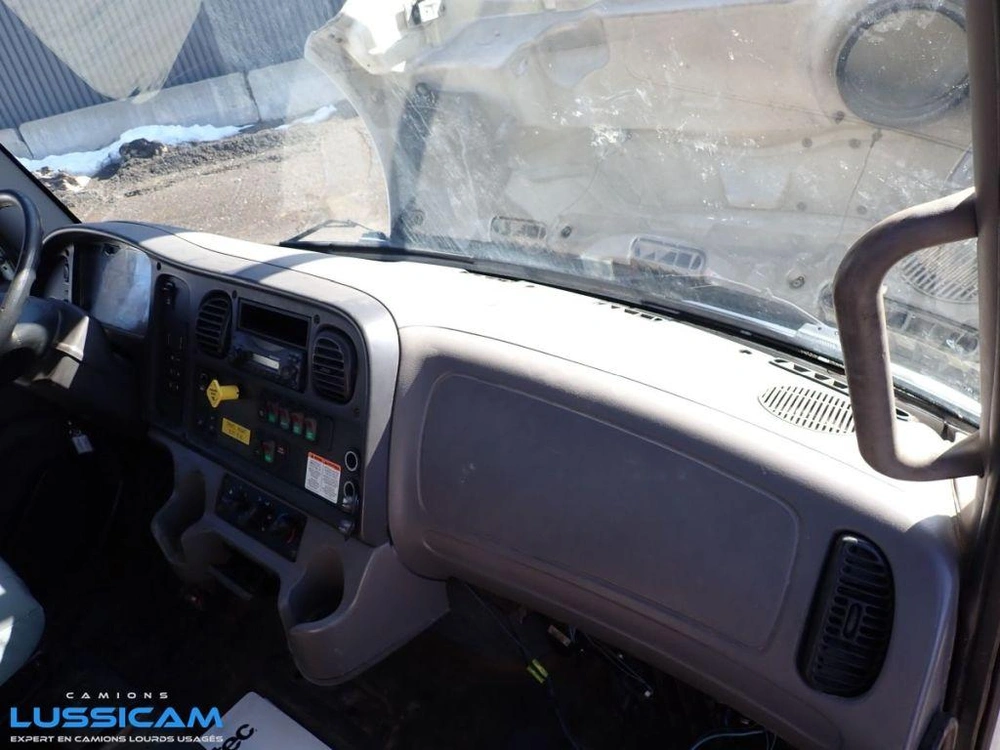 Freightliner M2106 2013
