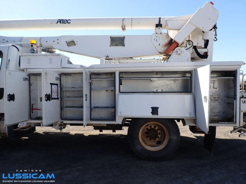Freightliner M2106 2013