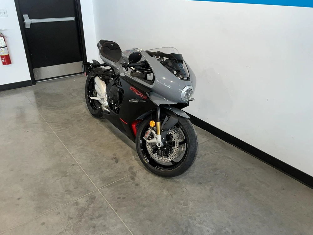 Mv Agusta Superveloce 2023 alt