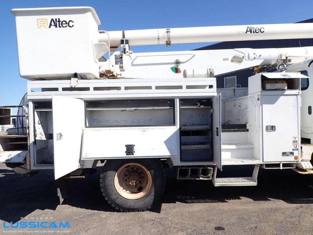 Freightliner M2106 2013