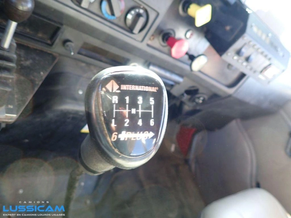 International 4900 2002