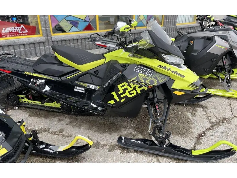 2018 Ski-Doo Renegade® X-RS® Ripsaw 1.25 Adj. Pkg. Rotax® 850 E-TEC® Hyper Silver Manta