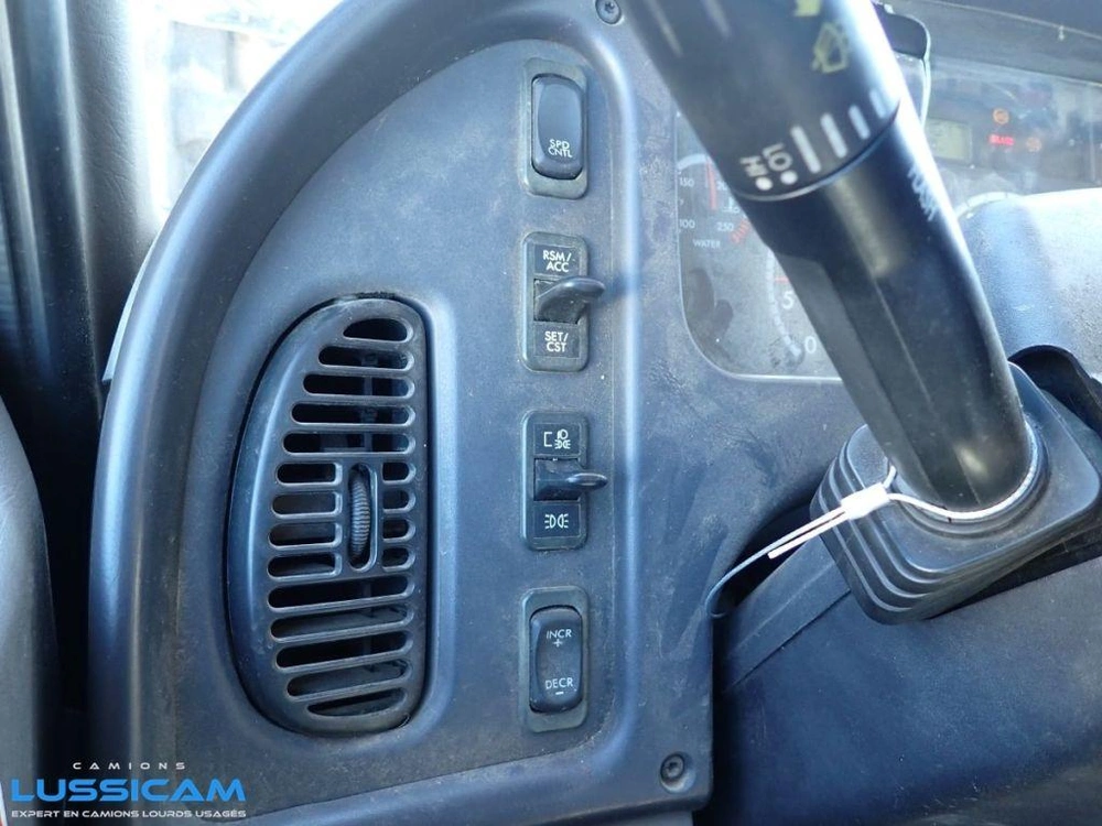 Freightliner M2106 2013