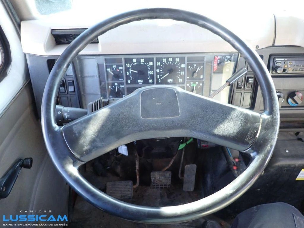 International 4900 2002