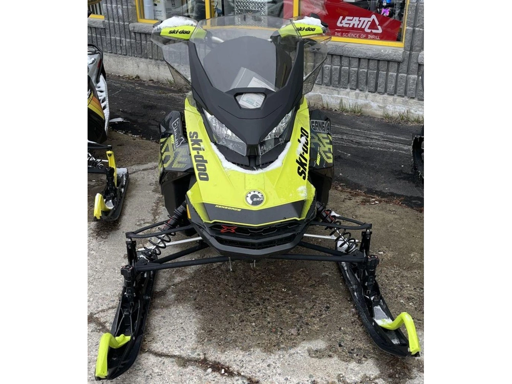 2018 Ski-doo Renegade® X-rs® Ripsaw 1.25 Adj. Pkg. Rotax® 850 E-tec® Hyper Silver Manta alt