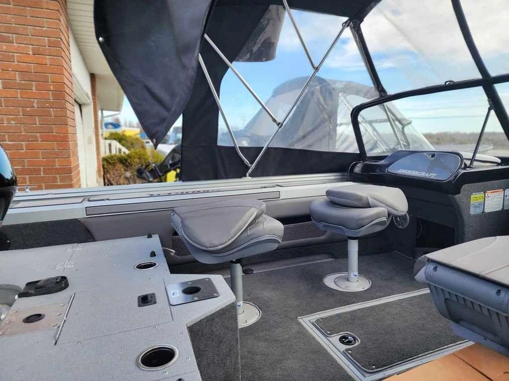 2023 Smoker-craft Ultima 172 alt
