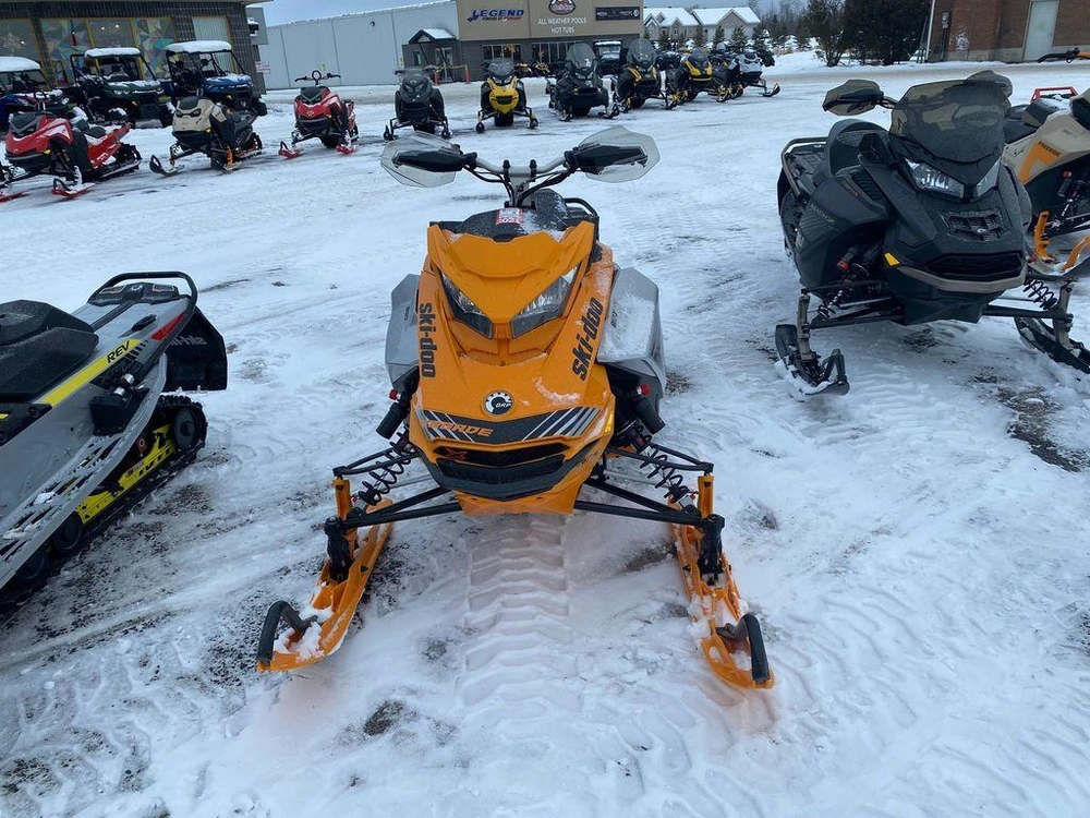 2019 Ski-doo Renegade® X-rs® 850 E-tec Ripsaw 1.25 W/adj. Pkg. alt