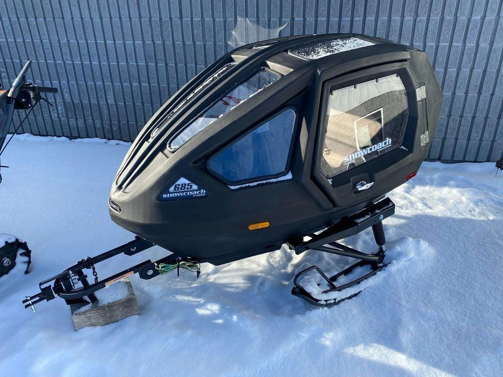 2023 Equinox Enclosed Coach 685 & Gas Shock & Composite Skis alt