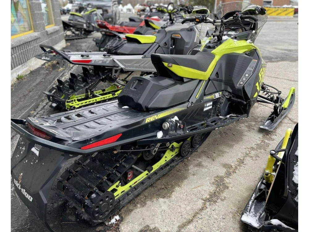 2018 Ski-doo Renegade® X-rs® Ripsaw 1.25 Adj. Pkg. Rotax® 850 E-tec® Hyper Silver Manta alt