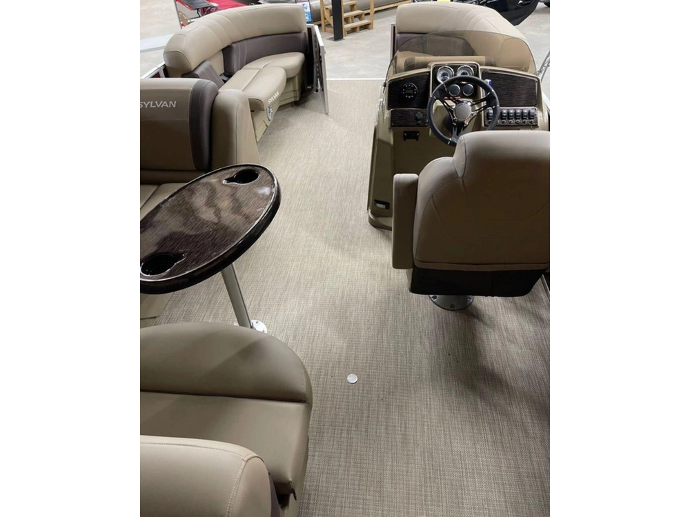 2023 Sylvan 8520 Cruise alt