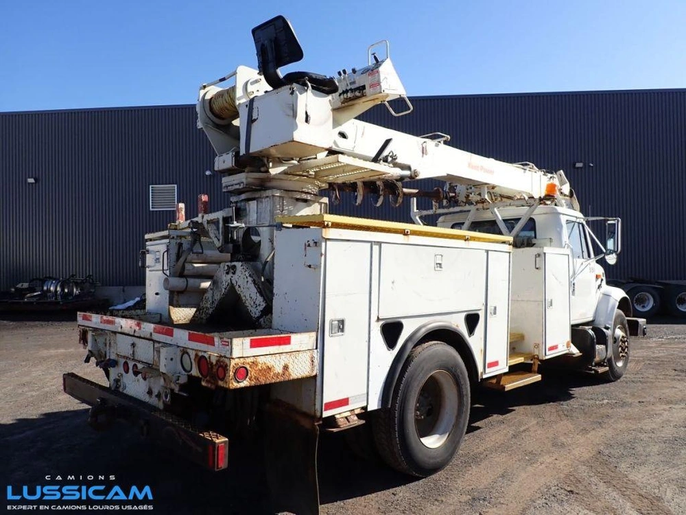 International 4900 2002