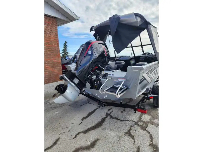 2023 Smoker-Craft Ultima 172