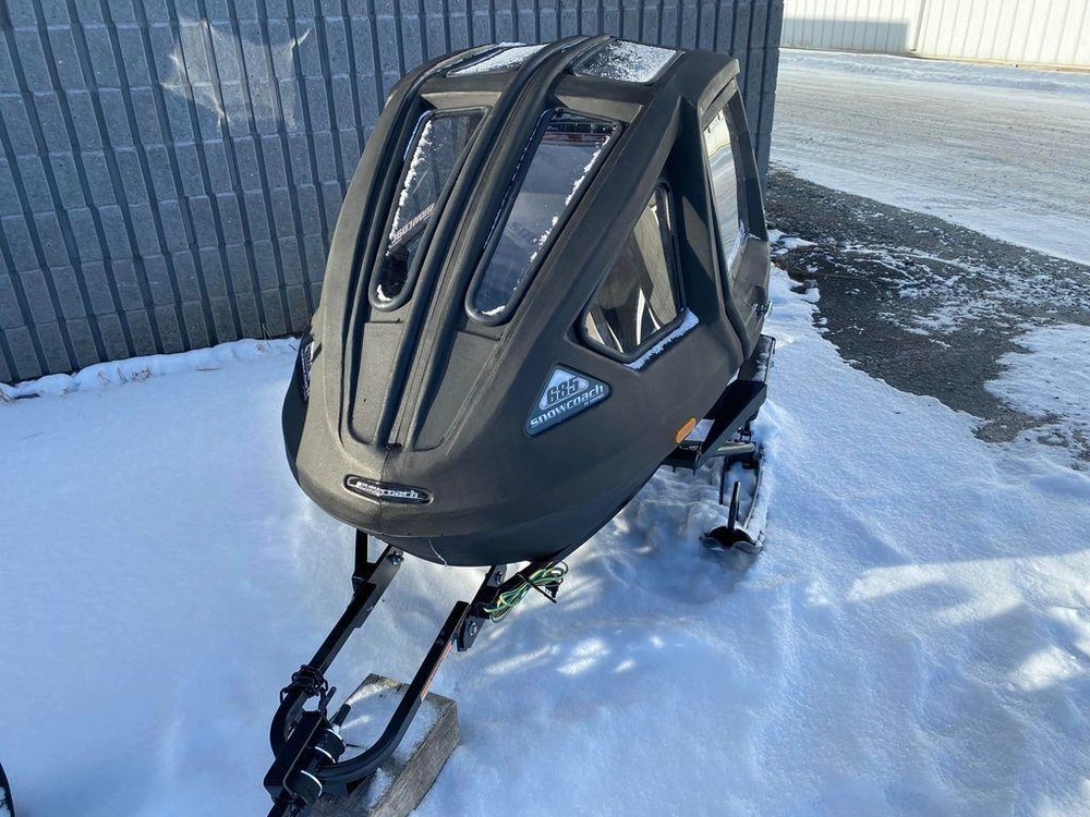 2023 Equinox Enclosed Coach 685 & Gas Shock & Composite Skis alt