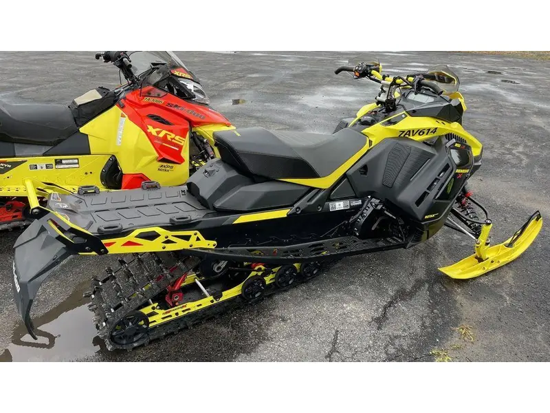 2022 Ski-Doo Renegade® X-RS® Rotax® 900 ACE™ Turbo R SS Ice Rip. XT 1.5 Yellow