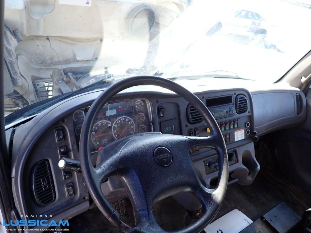 Freightliner M2106 2013
