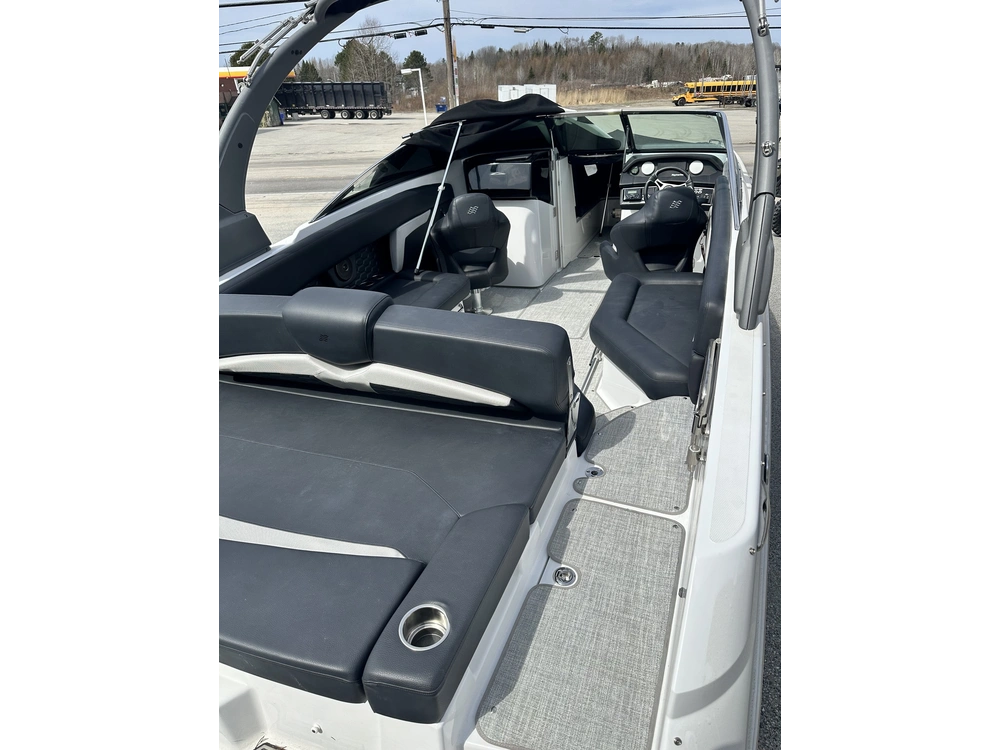 2022 Fourwinns Hd8 alt