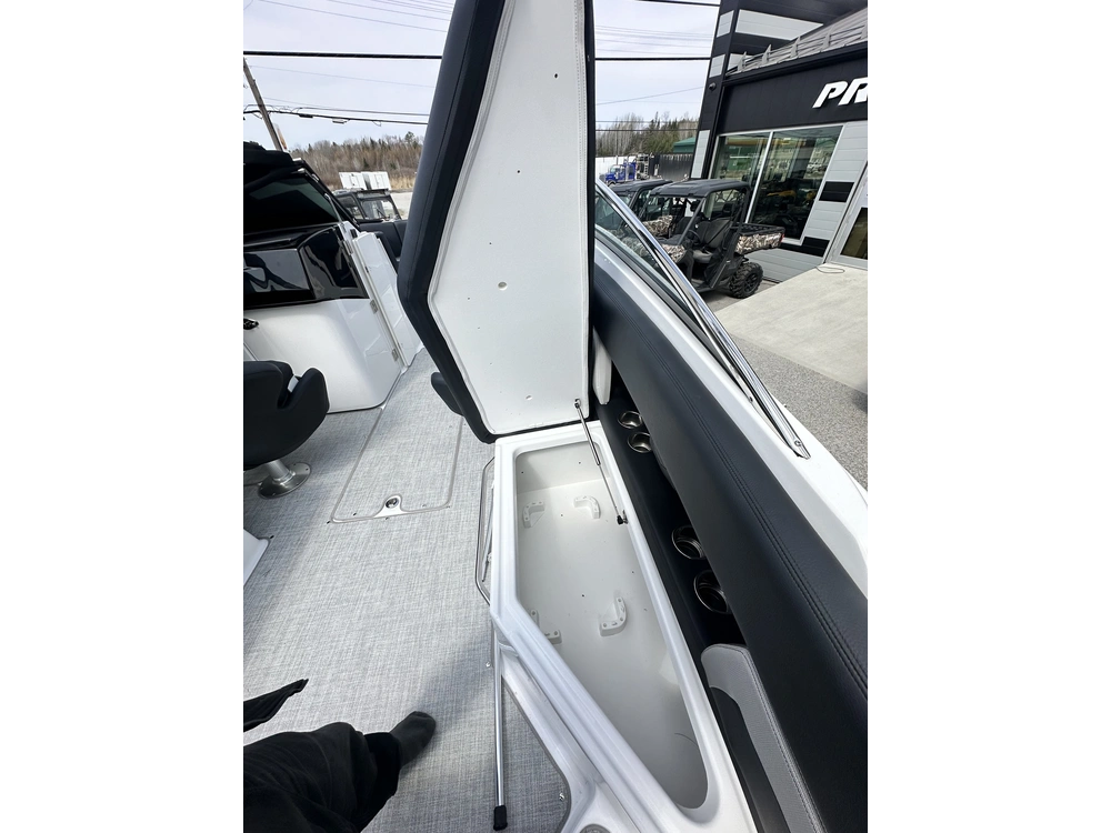 2022 Fourwinns Hd8 alt