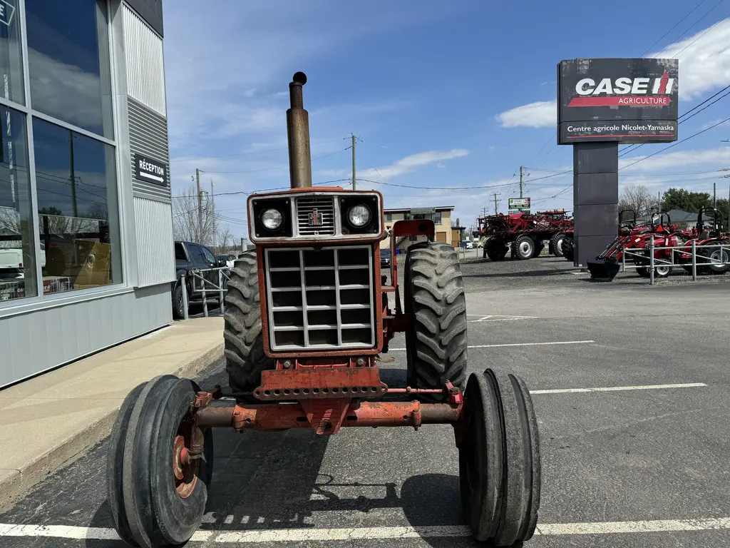 1975 International Harvester 1566 - Black Stripe