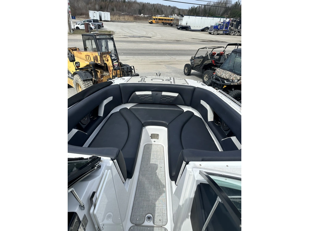 2022 Fourwinns Hd8 alt