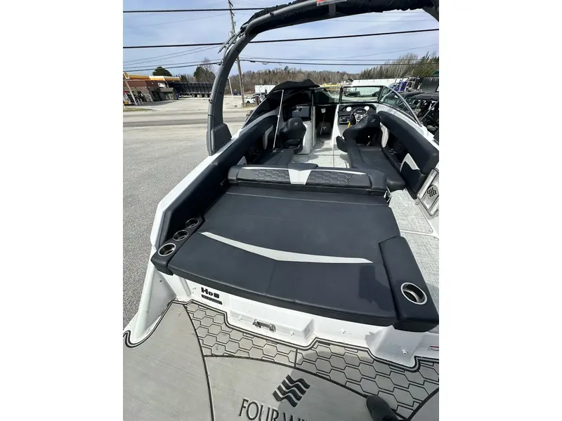 2022 FOURWINNS HD8