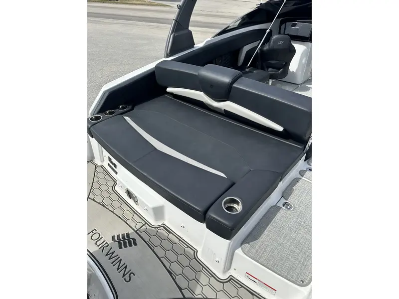 2022 FOURWINNS HD8