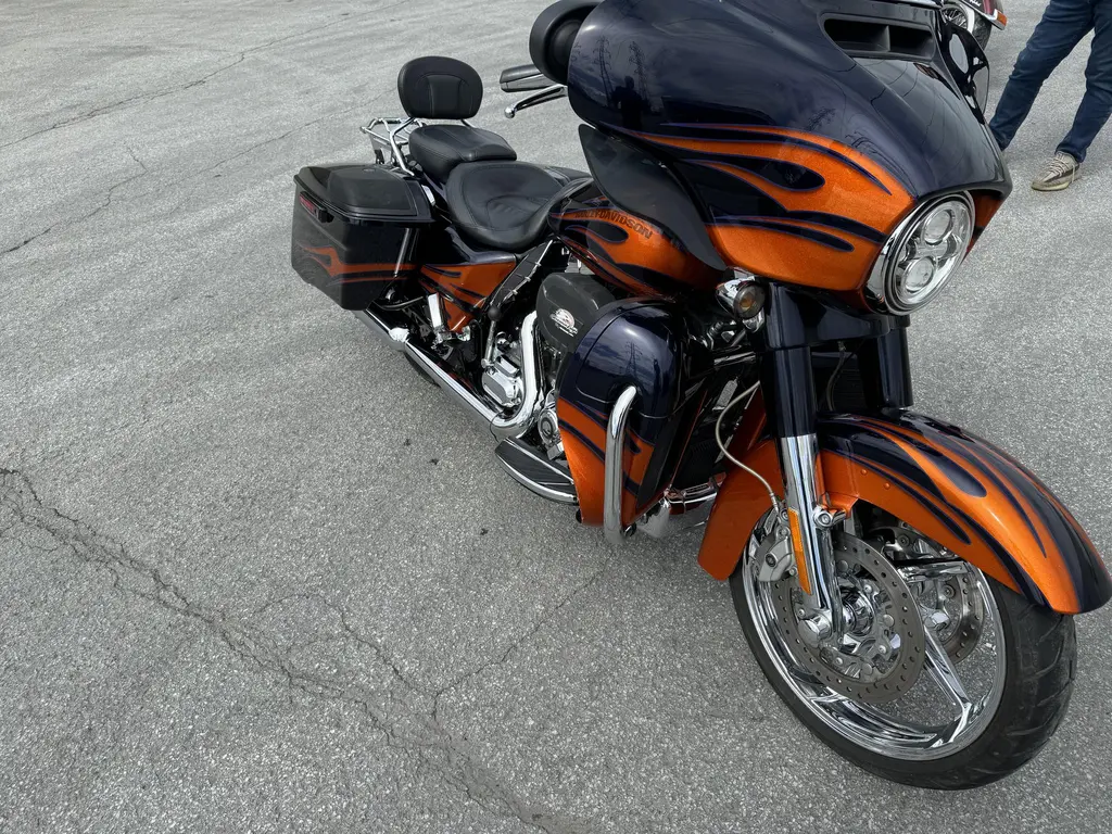 Harley-Davidson FLHXSE CVO 2015