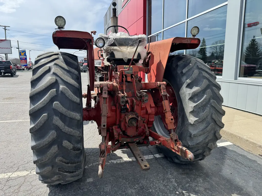 1975 International Harvester 1566 - Black Stripe